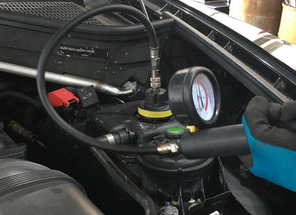 BMW X5 35i E70 冷却水漏れ オイル漏れ修理